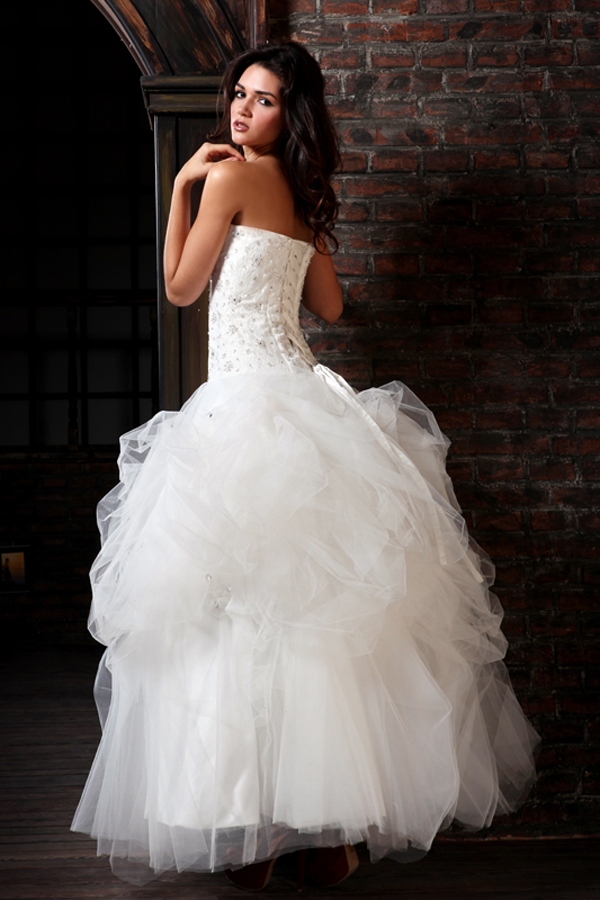 Sweetheart Tulle Princess Wedding Gown - Click Image to Close